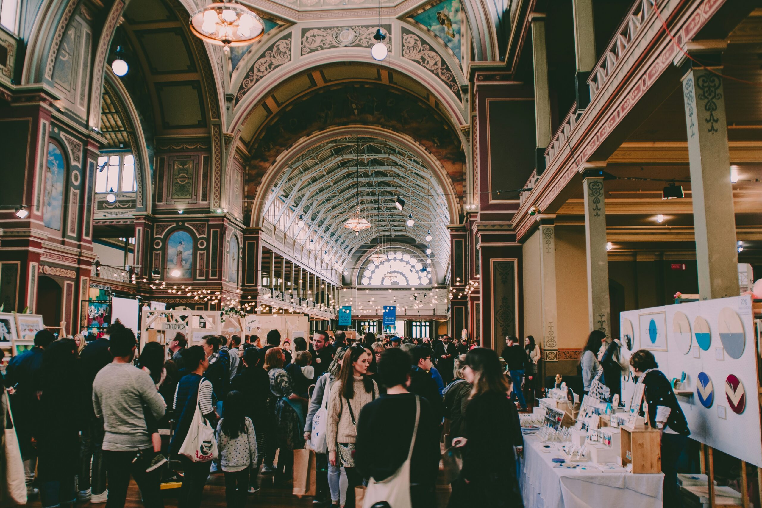 Les grands salons professionnels en France en 2026 : agenda, exposants et prospection B2B