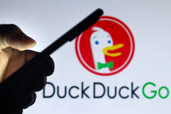 DuckDuckGoとは？プライバシー重視の検索エンジンの特徴と活用方法【2025年版】
